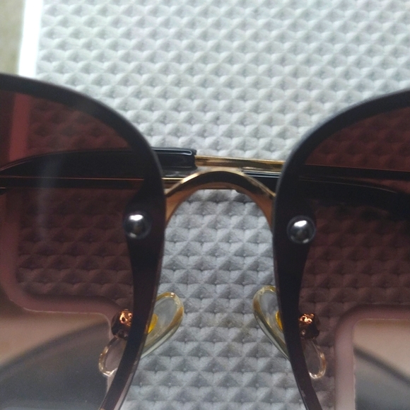 NWOT Wanna 🐝 Seen Sunglasses - Picture 4 of 7